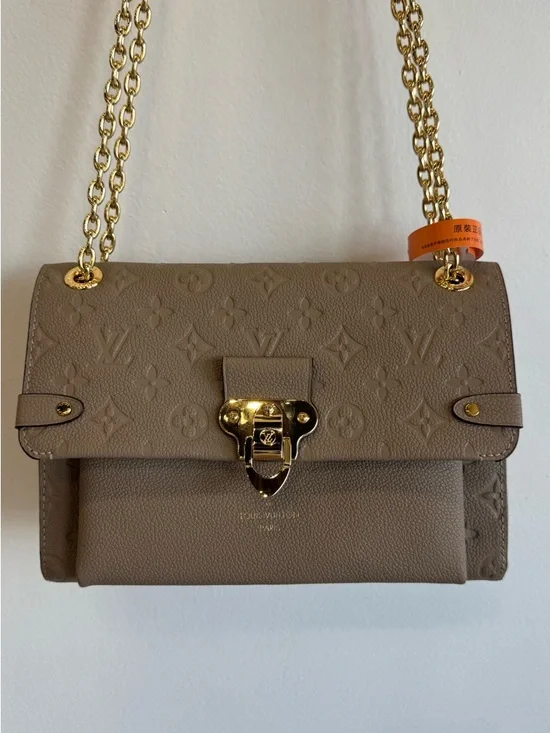 Designer-Style Taupe Leather Shoulder Bag with Gold Chain - Picture 7 of 10